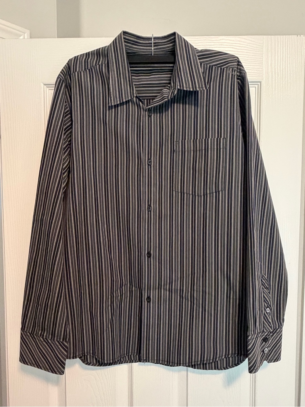 Quiksilver Men's Black and Gray Vertical Stripe Dress Shirt